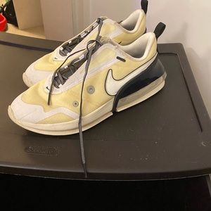 Nike air maxes